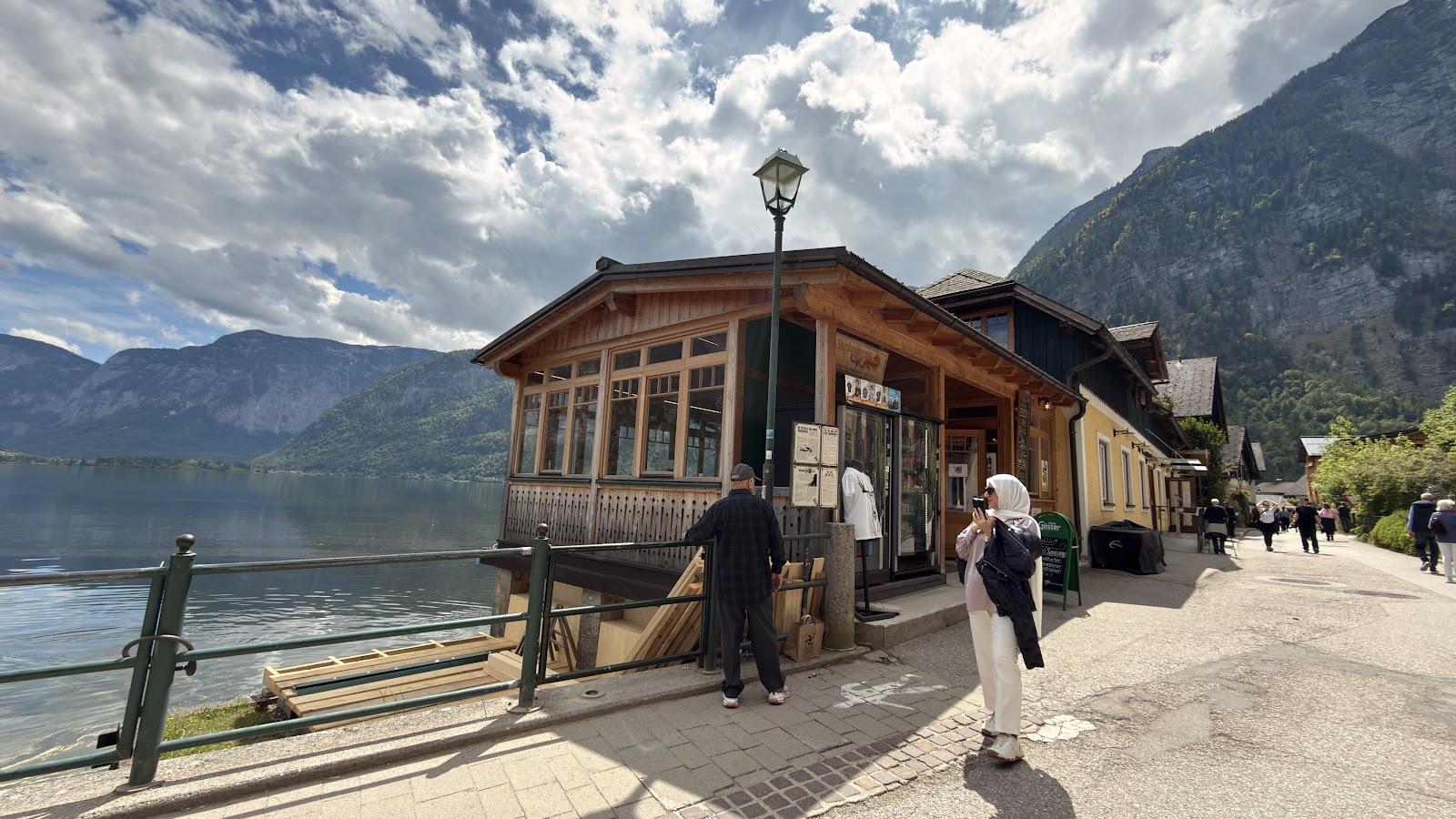 Lakeside café building at Seestraße 89 in Hallstatt